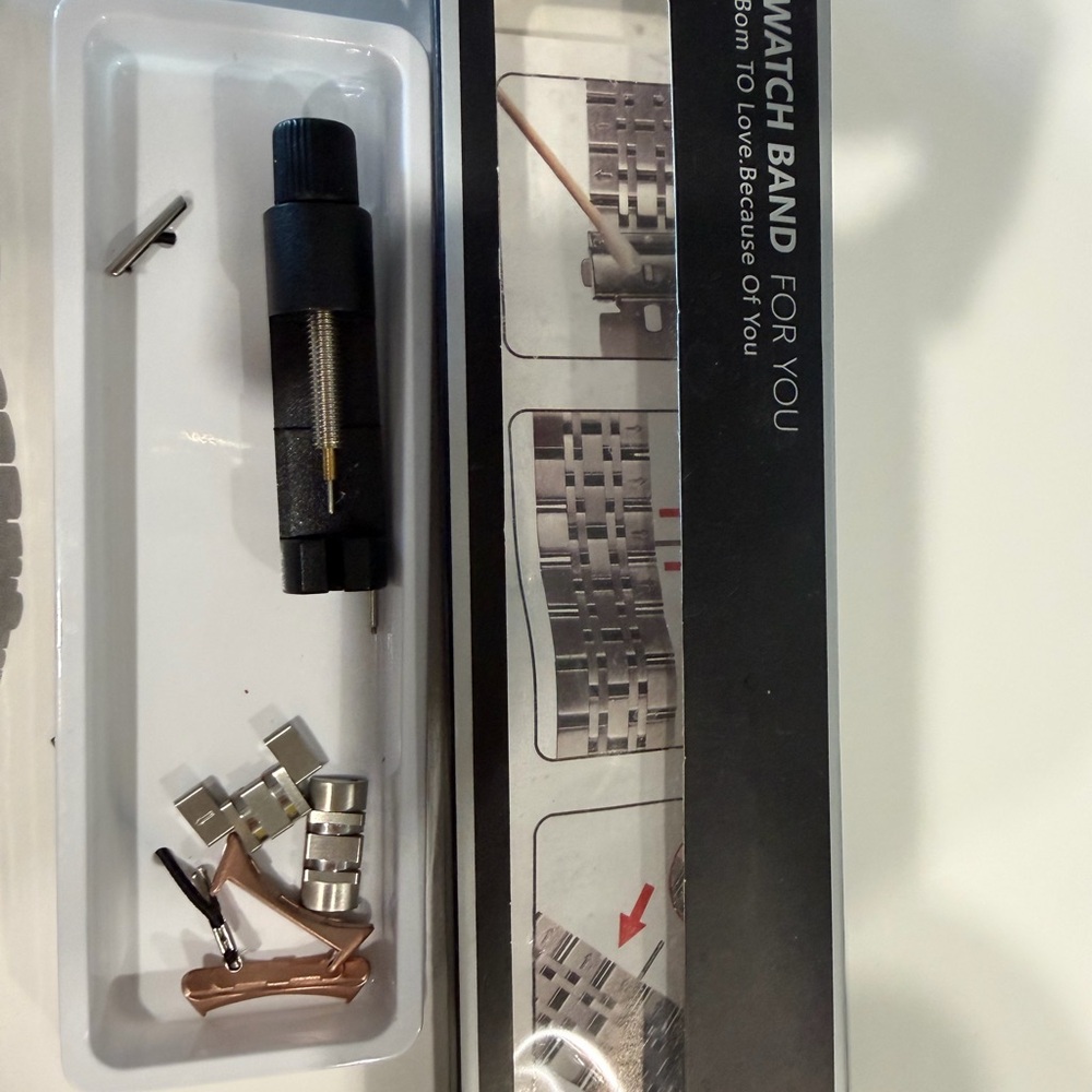 Google Smartwatch with Gray Band - Picture 9 of 11